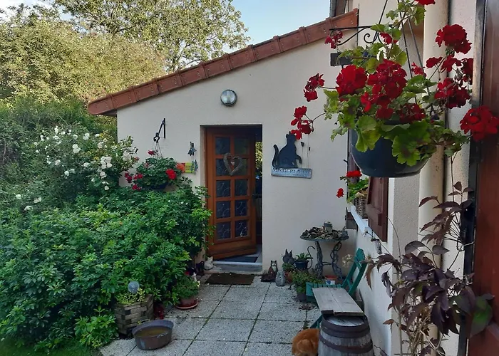 Les Alouettes Bed & Breakfast *