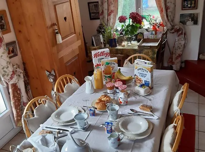 Les Alouettes Bed & Breakfast *